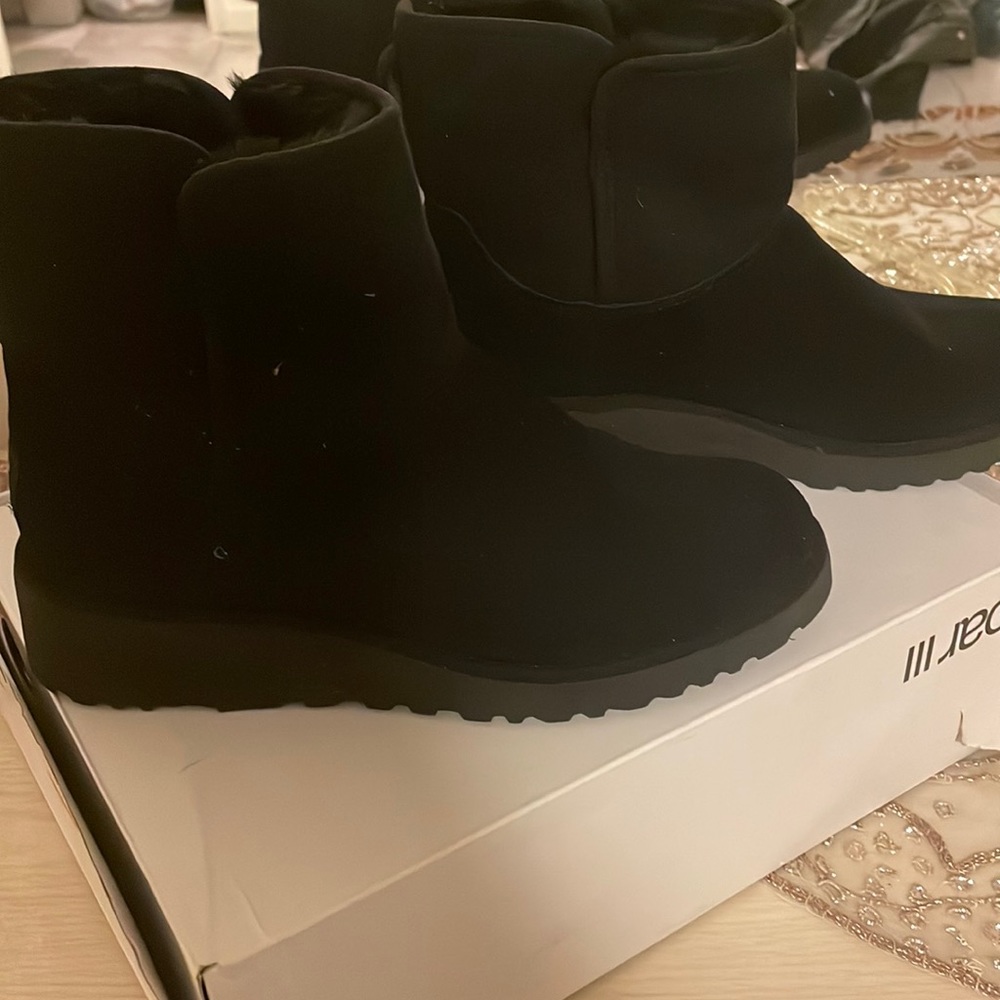Uggs size 6 never one boots
